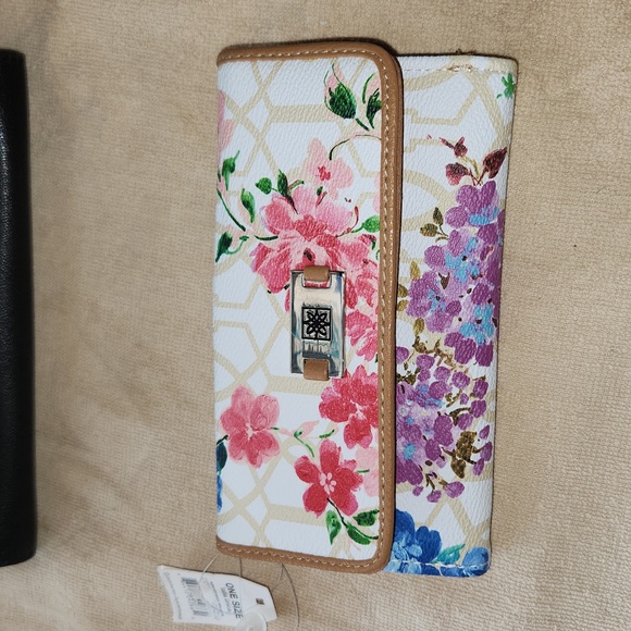 Bindle Of Wallets - Picture 8 of 16